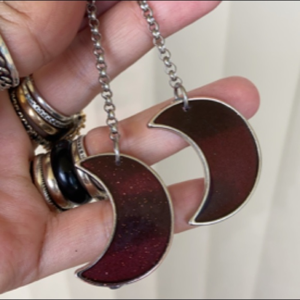 Dark Red resin & glitter crecent moon earrings - Picture 6 of 12